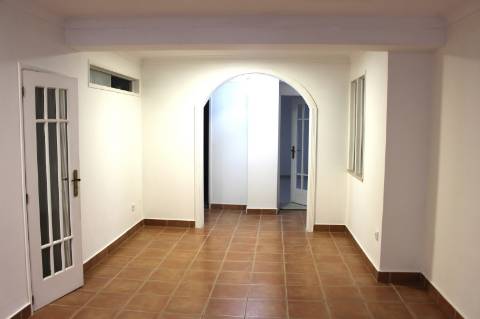 Espaço Comercial com Habitação