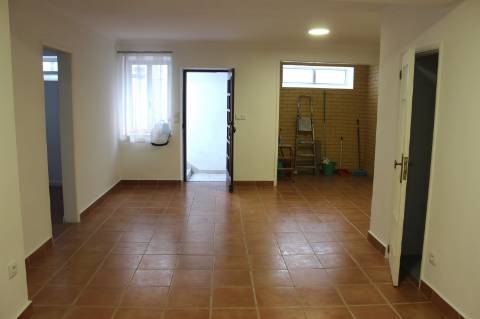 Espaço Comercial com Habitação