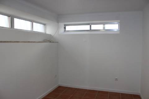 Espaço Comercial com Habitação