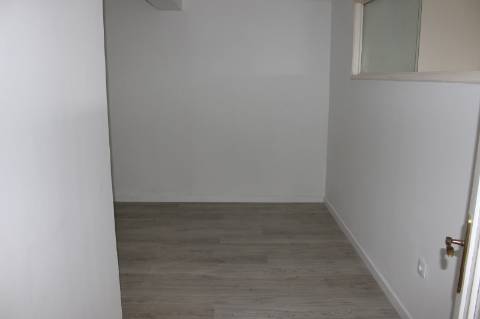 Espaço Comercial com Habitação