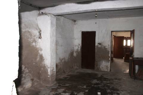 Moradia com Logradouro para Remodelar