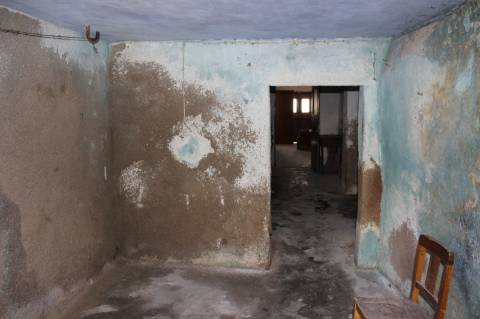 Moradia com Logradouro para Remodelar