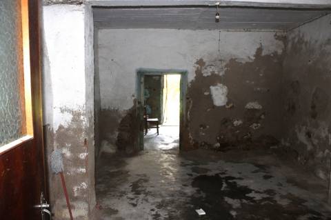 Moradia com Logradouro para Remodelar