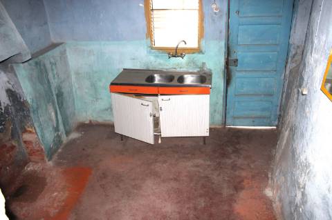 Moradia com Logradouro para Remodelar