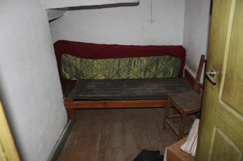 Moradia com Logradouro para Remodelar