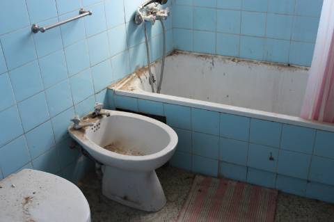 Moradia com Logradouro para Remodelar