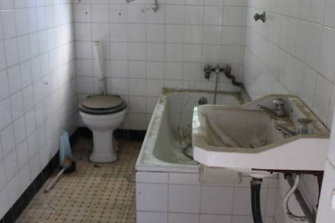 Moradia com Logradouro para Remodelar