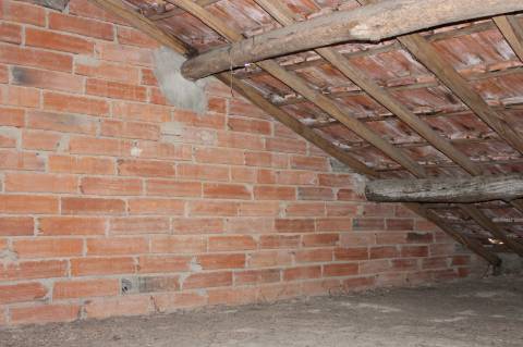 Moradia com Logradouro para Remodelar