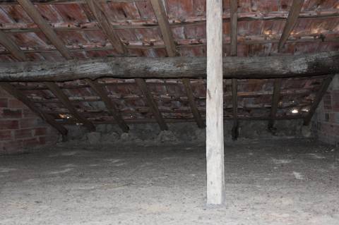 Moradia com Logradouro para Remodelar