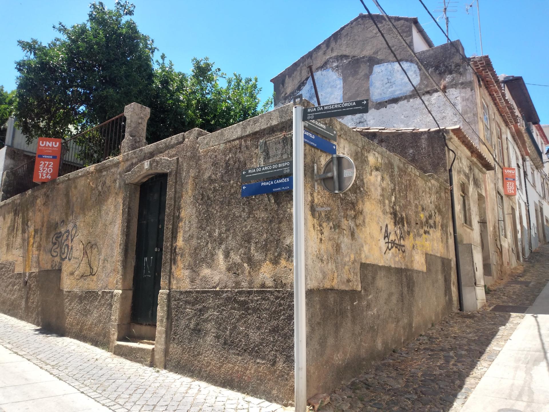 Moradia com 4 frações de utilização independente - Zona Histórica