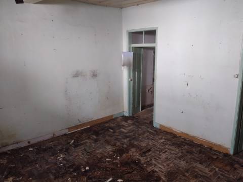 Moradia com 4 frações de utilização independente - Zona Histórica