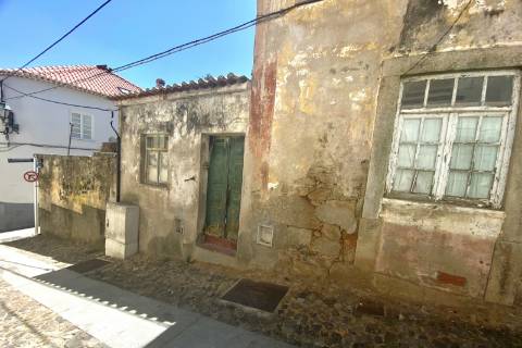 Moradia com 4 frações de utilização independente - Zona Histórica