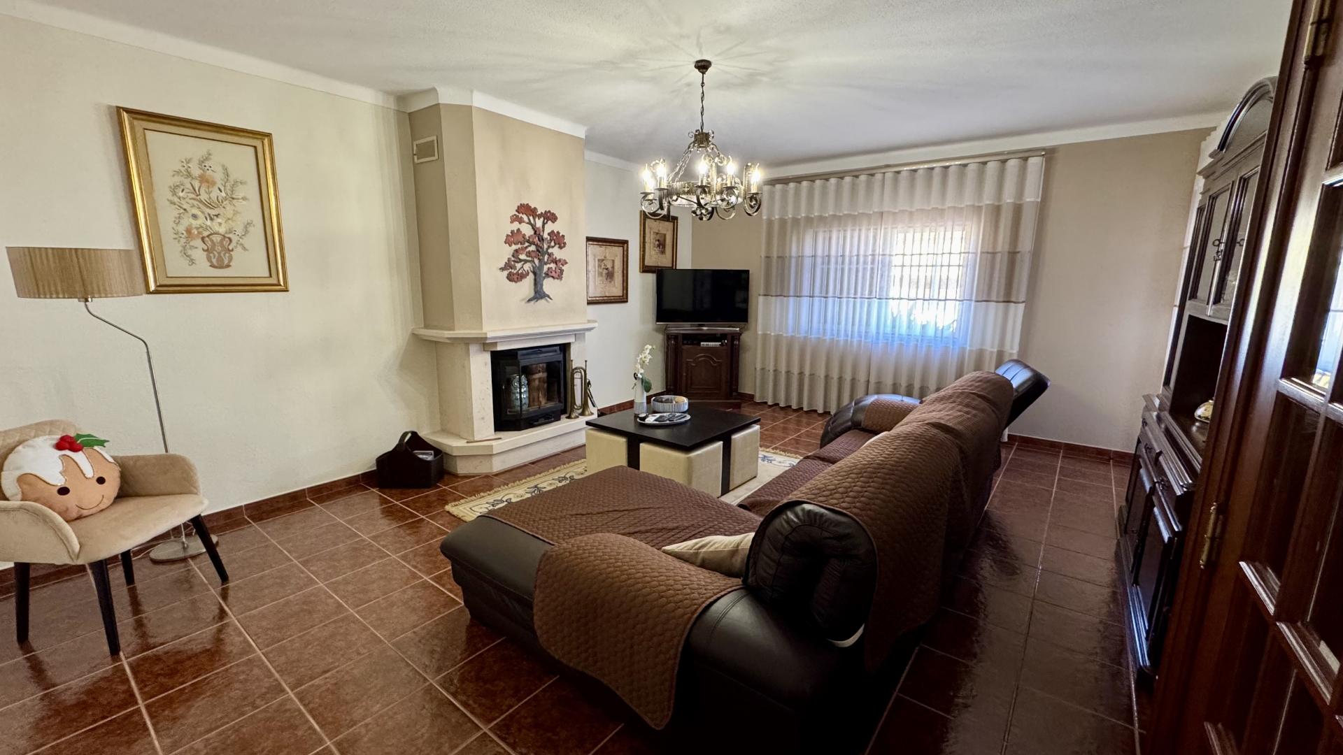 Moradia T5 e Terreno com 5000m2