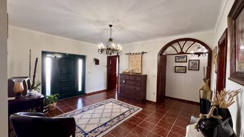 Moradia T5 e Terreno com 5000m2