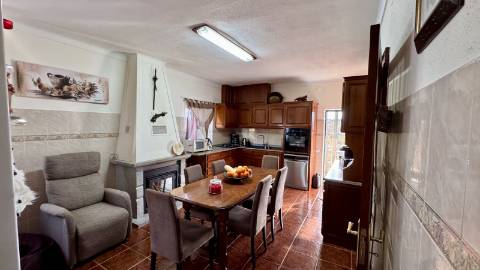 Moradia T5 e Terreno com 5000m2