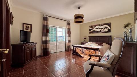 Moradia T5 e Terreno com 5000m2