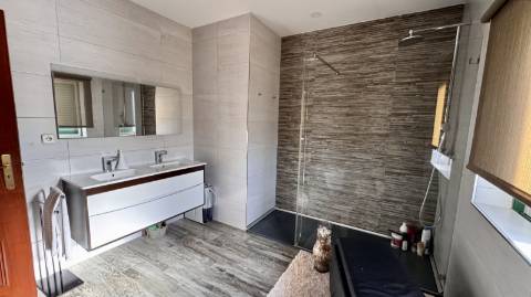 Moradia T5 e Terreno com 5000m2