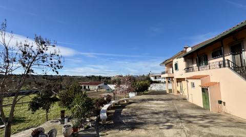 Moradia T5 e Terreno com 5000m2