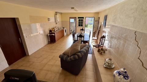 Moradia T5 e Terreno com 5000m2