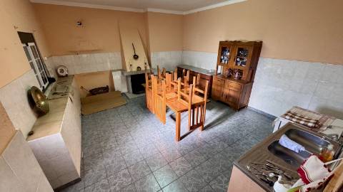 Moradia T5 e Terreno com 5000m2