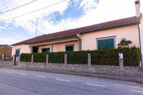 Moradia T5 e Terreno com 5000m2