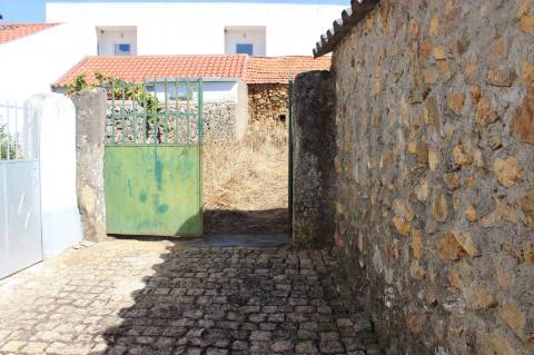 Terreno Urbano com Ruina