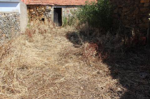 Terreno Urbano com Ruina