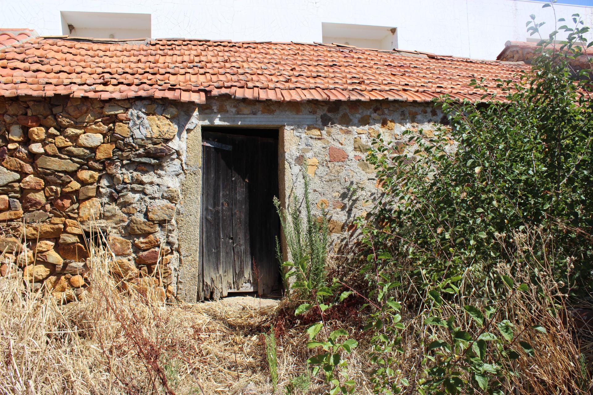 Terreno Urbano com Ruina