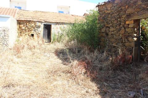 Terreno Urbano com Ruina