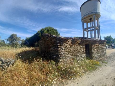 Terreno rústico com 8.160m2 em Sarnadas de Ródão