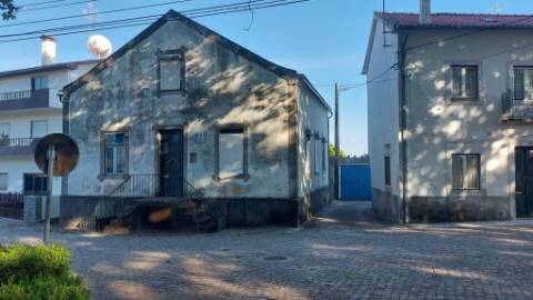 Moradia T5 com Logradouro