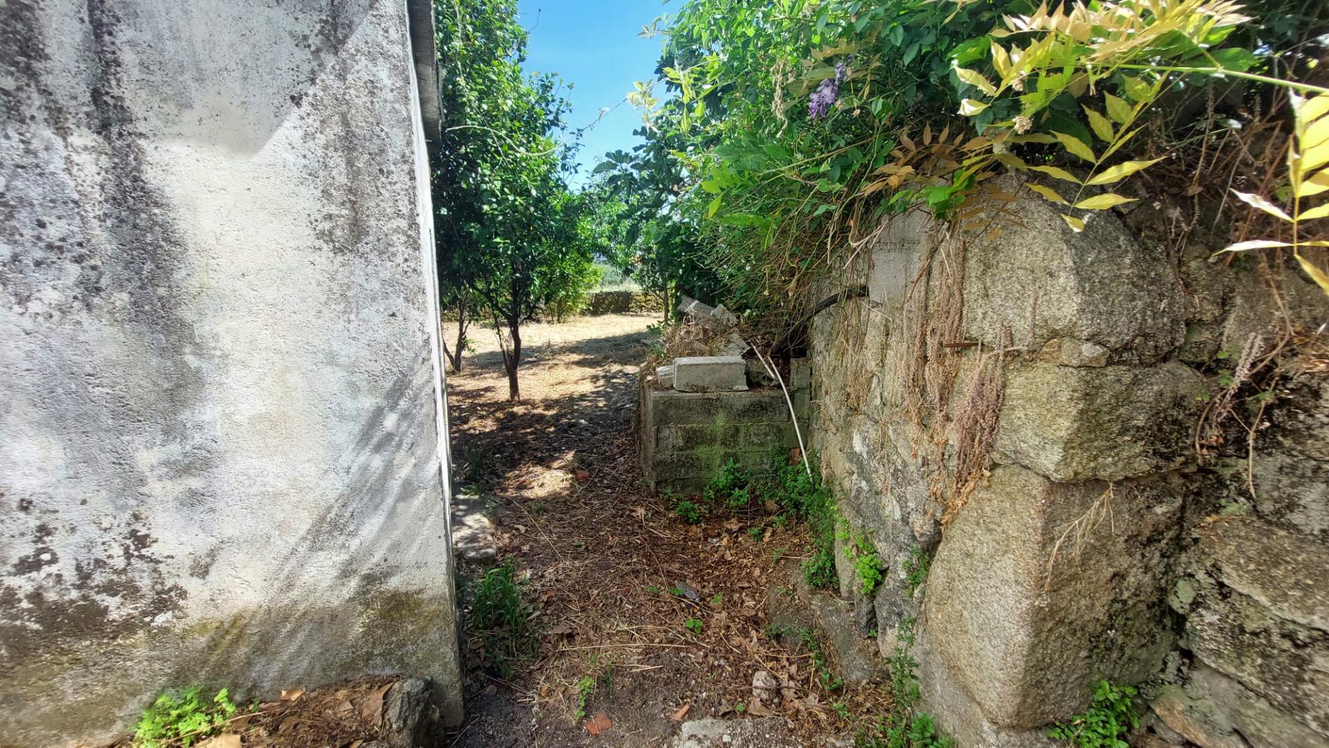 Moradia T5 com Logradouro