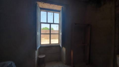 Moradia T5 com Logradouro