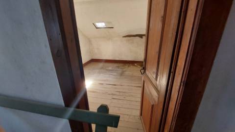 Moradia T5 com Logradouro