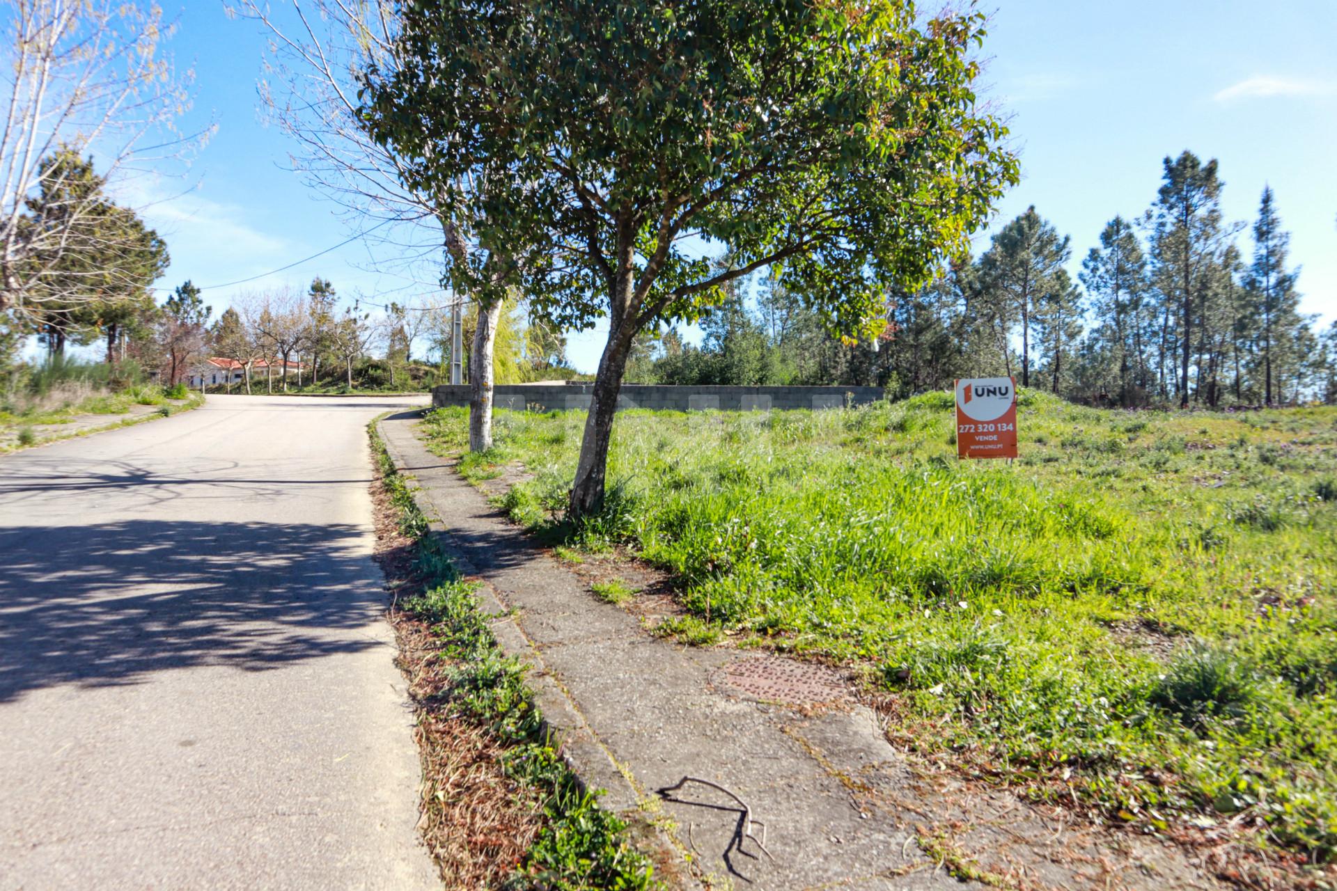 Lote de Terreno Urbano para venda em S. Vicente da Beira.