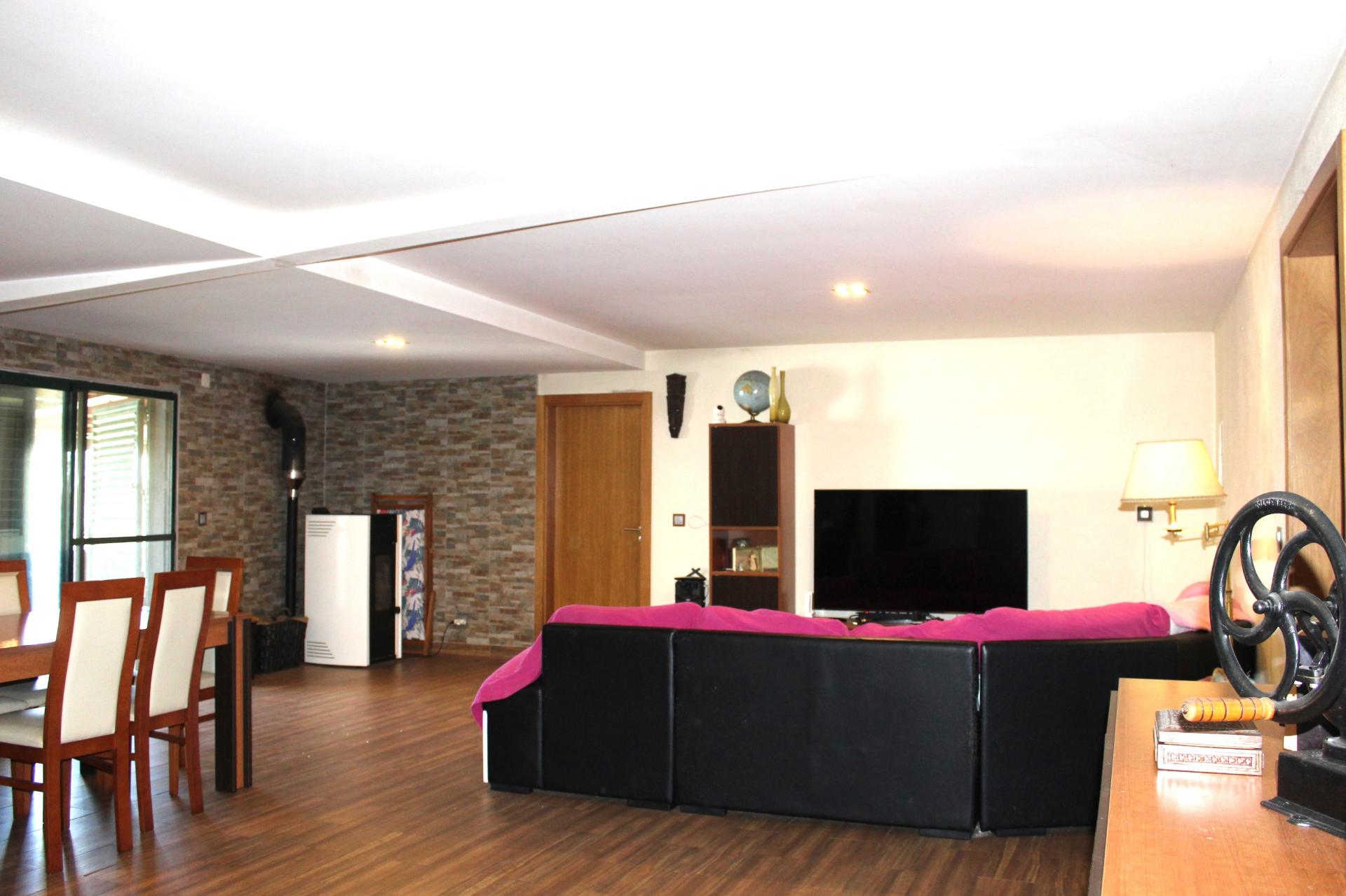 Quinta T3 com 14 630m2 de área