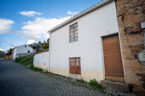 Moradia T3 com Logradouro