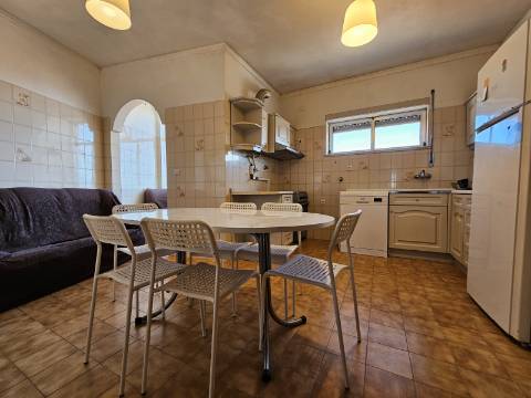 Apartamento T6 - Junto à ESE