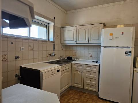 Apartamento T6 - Junto à ESE