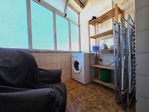 Apartamento T6 - Junto à ESE