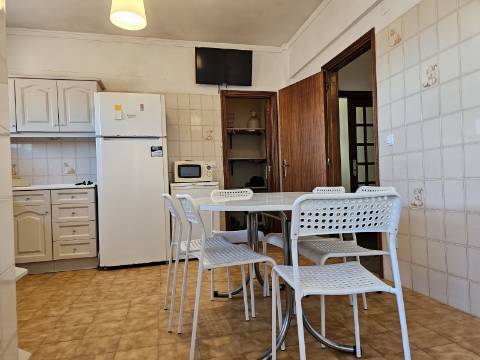 Apartamento T6 - Junto à ESE