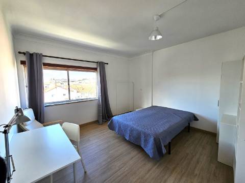 Apartamento T6 - Junto à ESE