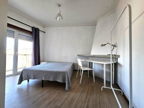 Apartamento T6 - Junto à ESE