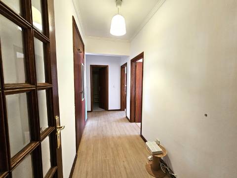Apartamento T6 - Junto à ESE