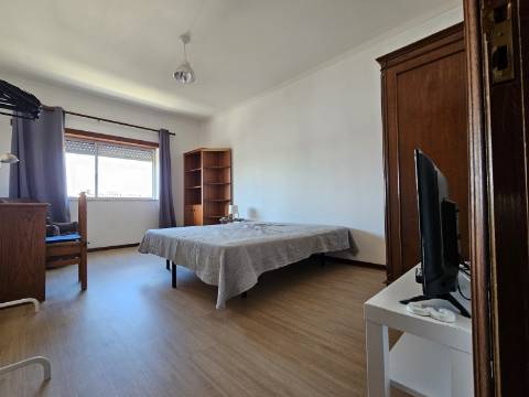 Apartamento T6 - Junto à ESE