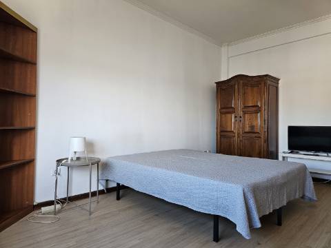 Apartamento T6 - Junto à ESE