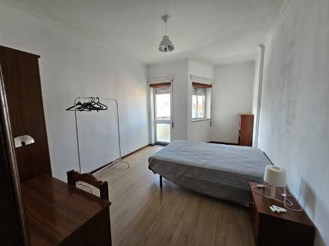 Apartamento T6 - Junto à ESE