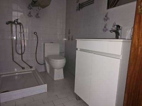 Apartamento T6 - Junto à ESE