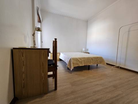 Apartamento T6 - Junto à ESE