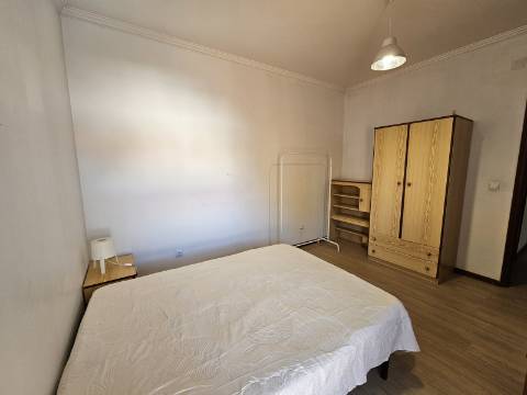 Apartamento T6 - Junto à ESE